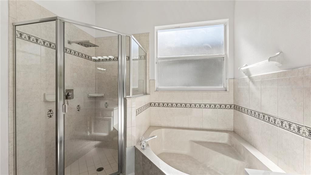 待售: $569,000 (4 贝兹, 3 浴室, 2720 平方英尺)