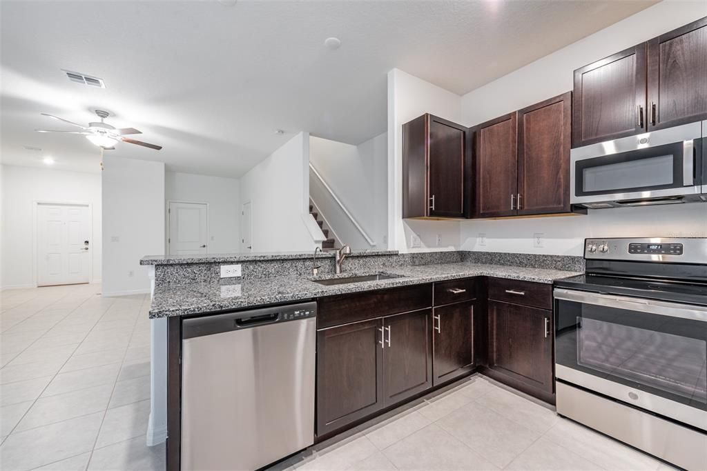 En Venta: $285,000 (3 camas, 2 baños, 1701 Pies cuadrados)