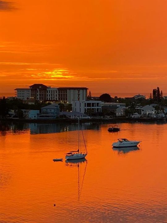 出租: $3,850 (2 贝兹, 2 浴室, 1270 平方英尺)