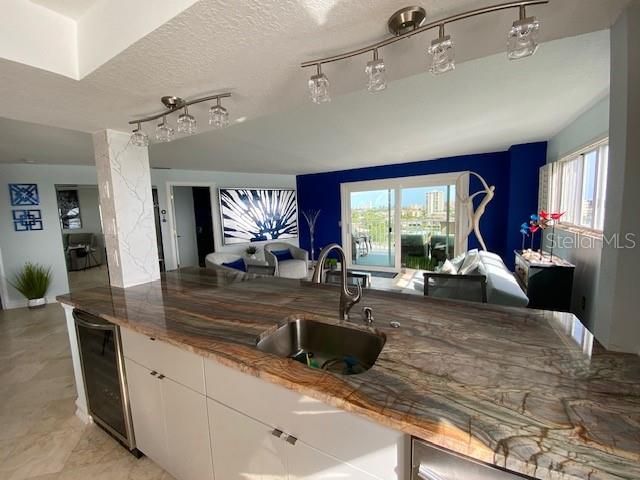 出租: $3,850 (2 贝兹, 2 浴室, 1270 平方英尺)