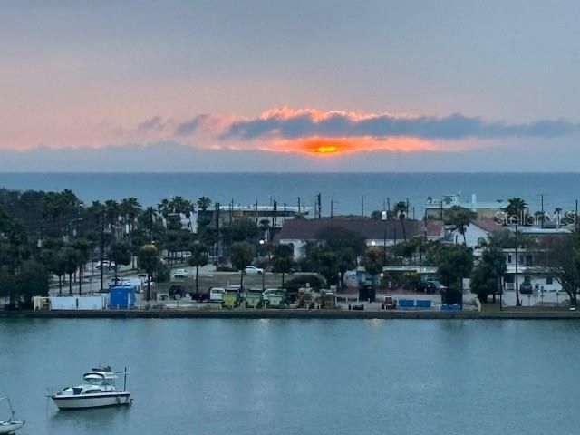 出租: $3,850 (2 贝兹, 2 浴室, 1270 平方英尺)