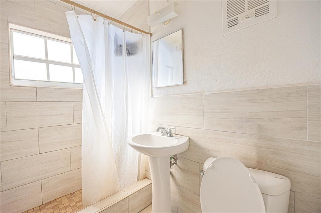 待售: $419,999 (4 贝兹, 0 浴室, 1430 平方英尺)