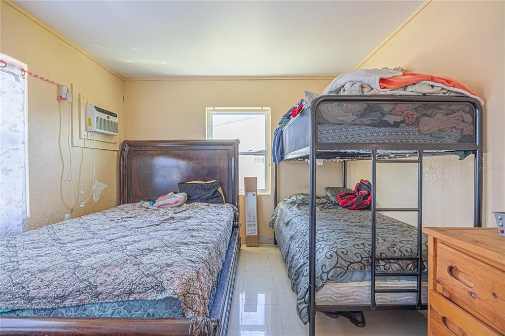 待售: $419,999 (4 贝兹, 0 浴室, 1430 平方英尺)