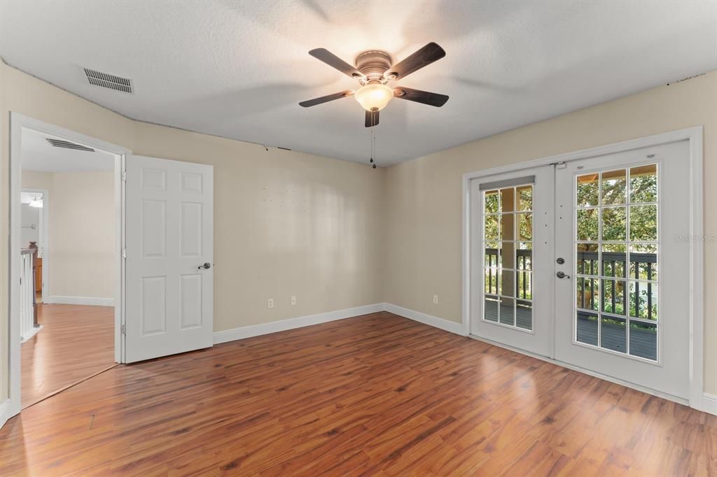 合同活跃: $624,950 (5 贝兹, 4 浴室, 3129 平方英尺)