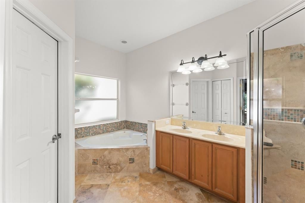 合同活跃: $624,950 (5 贝兹, 4 浴室, 3129 平方英尺)