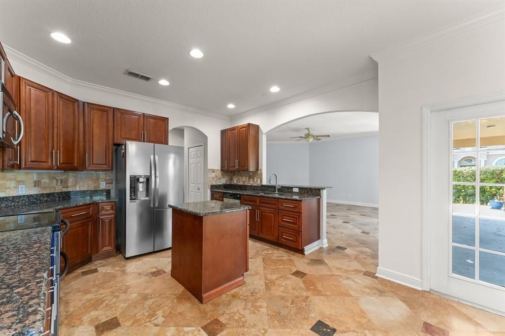 合同活跃: $624,950 (5 贝兹, 4 浴室, 3129 平方英尺)