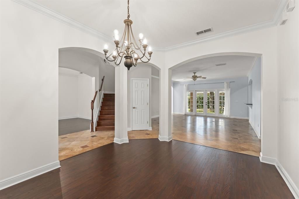 合同活跃: $624,950 (5 贝兹, 4 浴室, 3129 平方英尺)