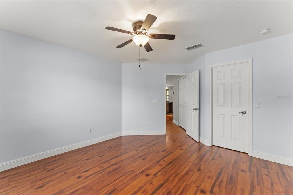 合同活跃: $624,950 (5 贝兹, 4 浴室, 3129 平方英尺)