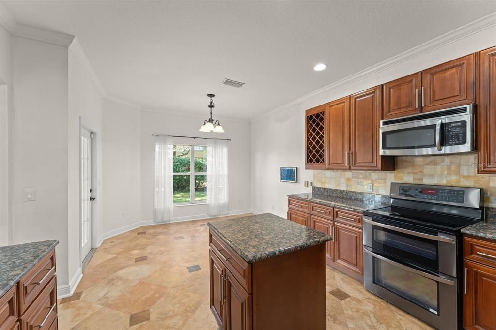 合同活跃: $624,950 (5 贝兹, 4 浴室, 3129 平方英尺)