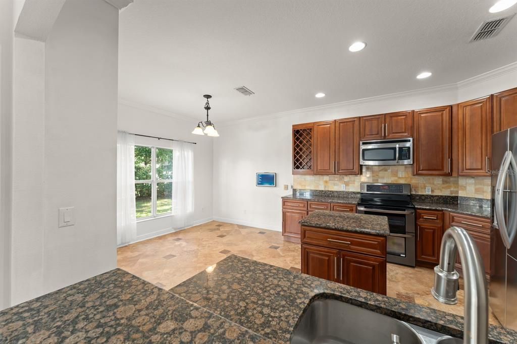 合同活跃: $624,950 (5 贝兹, 4 浴室, 3129 平方英尺)