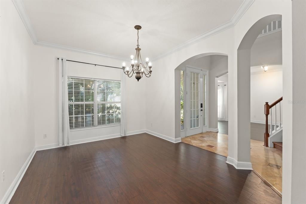 合同活跃: $624,950 (5 贝兹, 4 浴室, 3129 平方英尺)