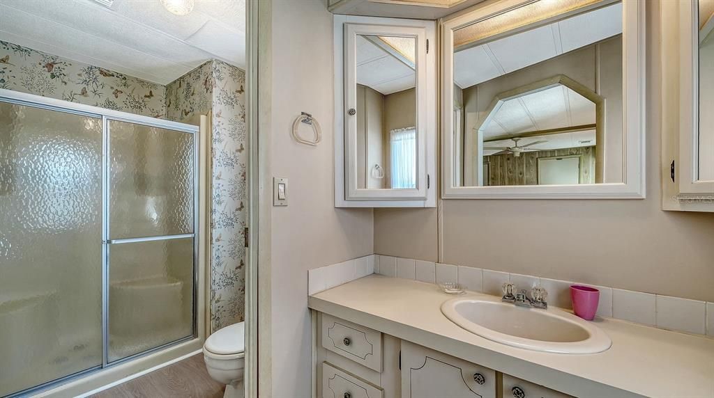 For Sale: $149,900 (2 beds, 2 baths, 1152 Square Feet)