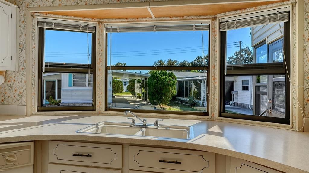 For Sale: $149,900 (2 beds, 2 baths, 1152 Square Feet)