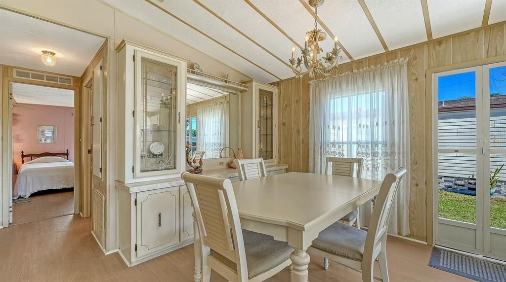 For Sale: $149,900 (2 beds, 2 baths, 1152 Square Feet)