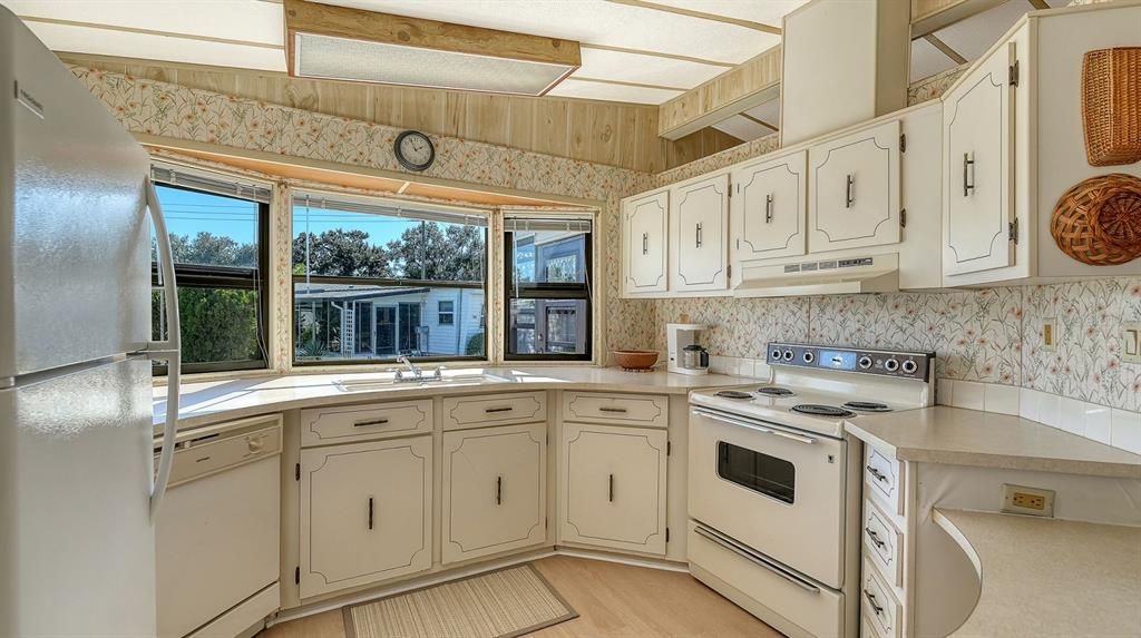 For Sale: $149,900 (2 beds, 2 baths, 1152 Square Feet)