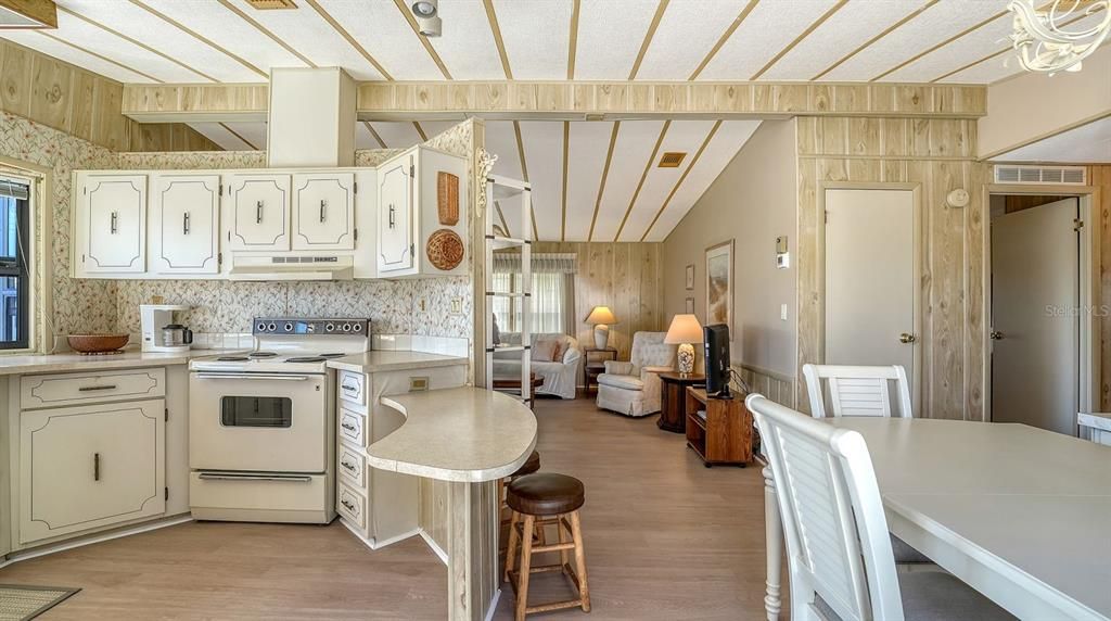 For Sale: $149,900 (2 beds, 2 baths, 1152 Square Feet)