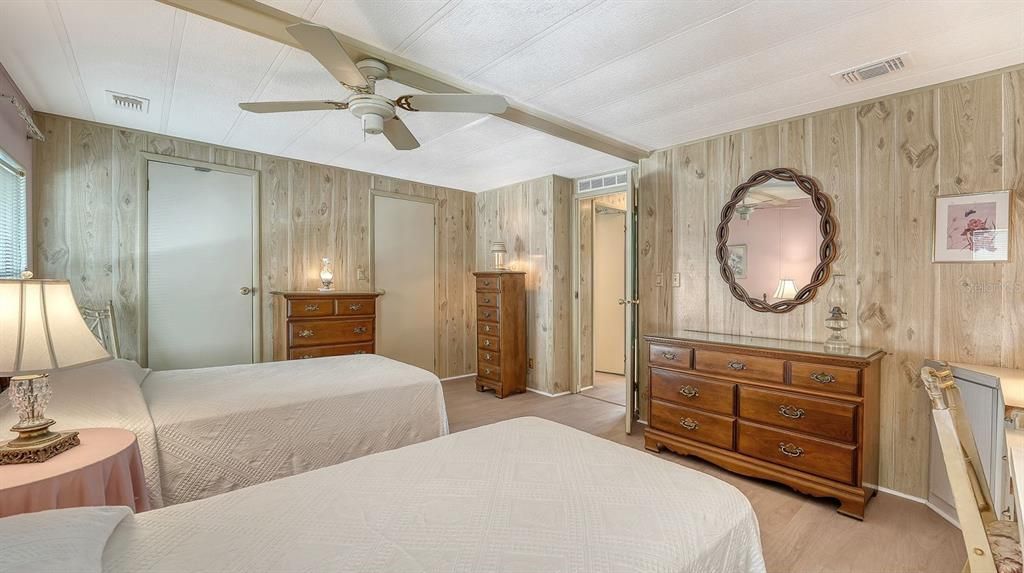 For Sale: $149,900 (2 beds, 2 baths, 1152 Square Feet)