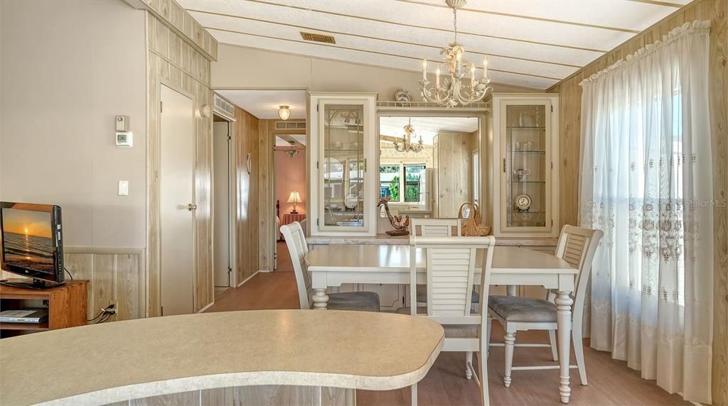 For Sale: $149,900 (2 beds, 2 baths, 1152 Square Feet)