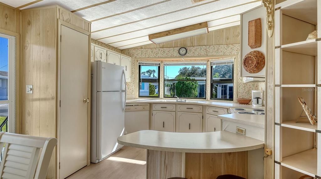 For Sale: $149,900 (2 beds, 2 baths, 1152 Square Feet)