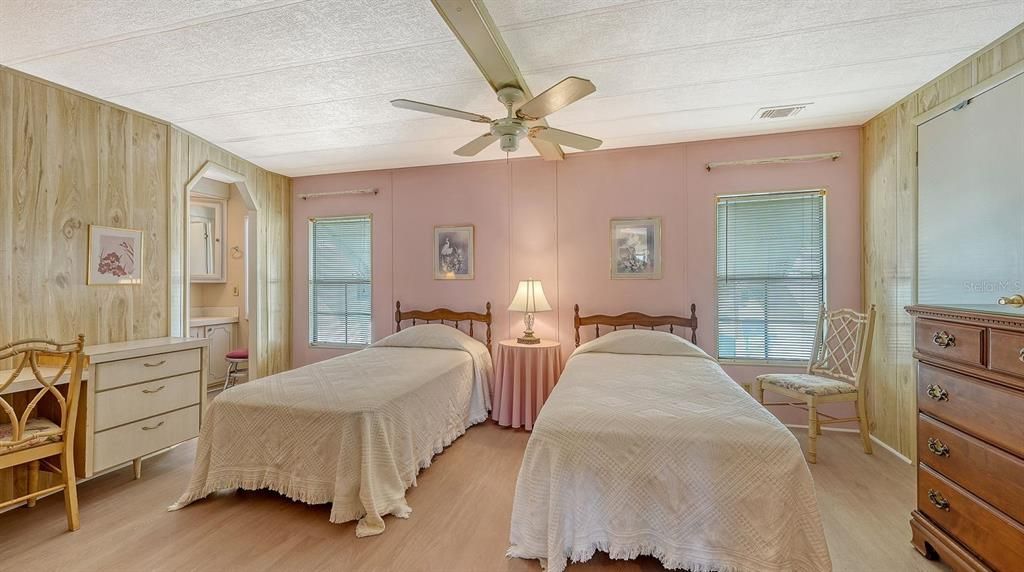 For Sale: $149,900 (2 beds, 2 baths, 1152 Square Feet)