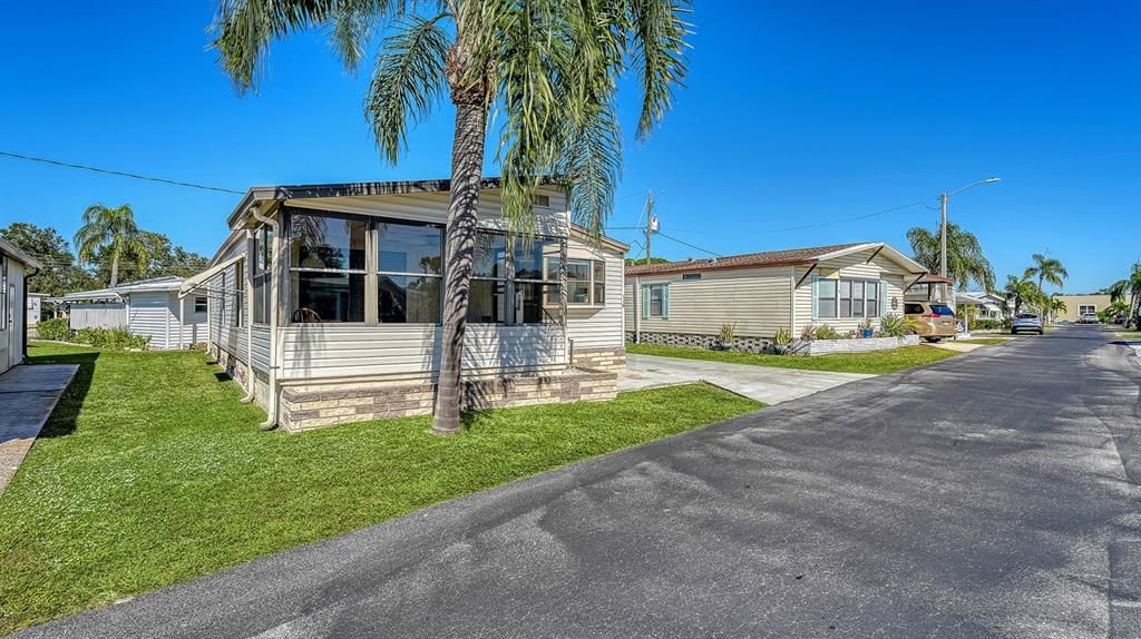 For Sale: $149,900 (2 beds, 2 baths, 1152 Square Feet)