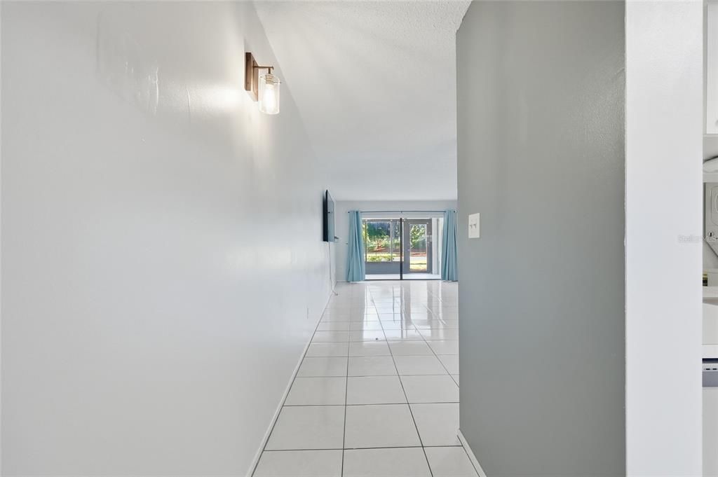 Active With Contract: $1,650 (2 beds, 2 baths, 914 Square Feet)