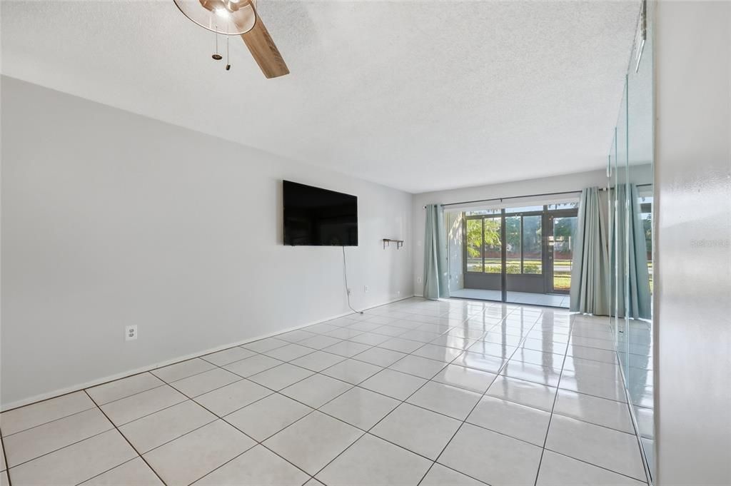 Active With Contract: $1,650 (2 beds, 2 baths, 914 Square Feet)