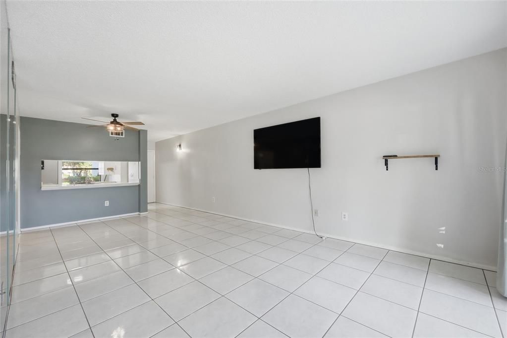 Active With Contract: $1,650 (2 beds, 2 baths, 914 Square Feet)