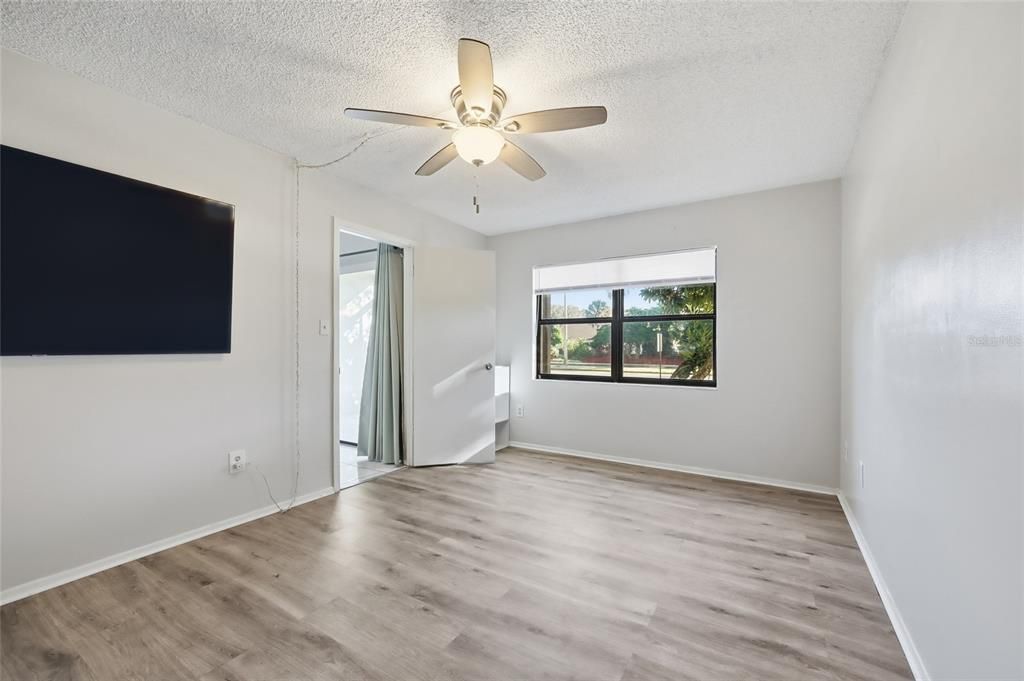 Active With Contract: $1,650 (2 beds, 2 baths, 914 Square Feet)