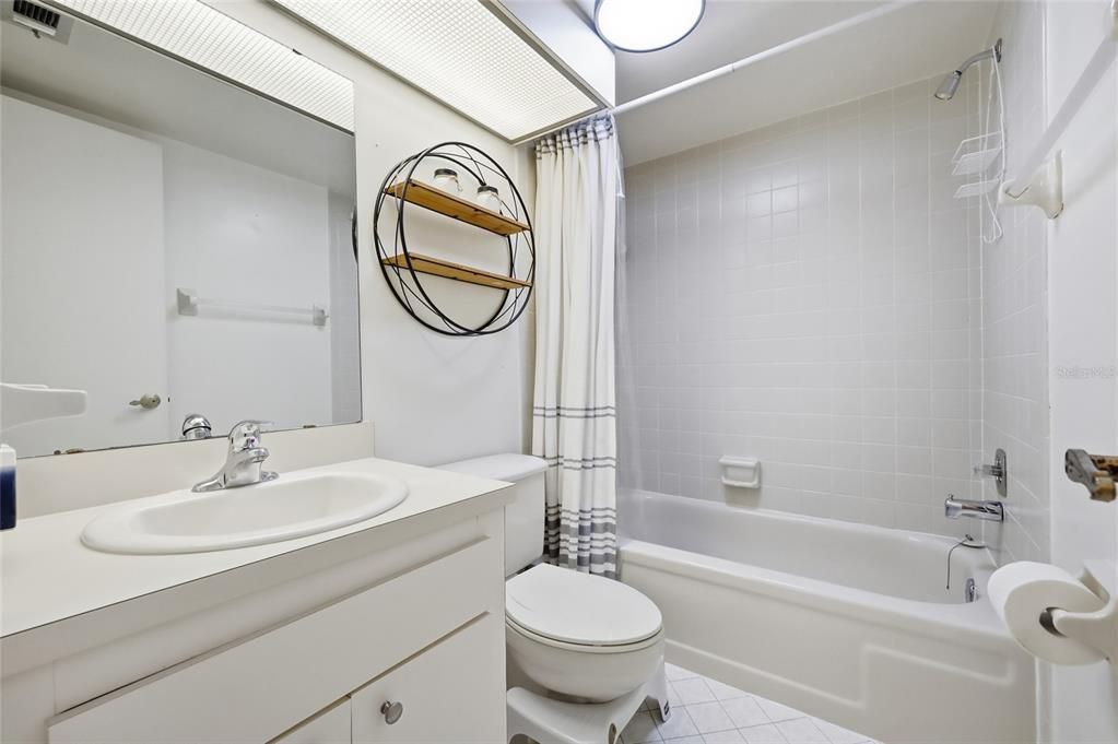 Active With Contract: $1,650 (2 beds, 2 baths, 914 Square Feet)