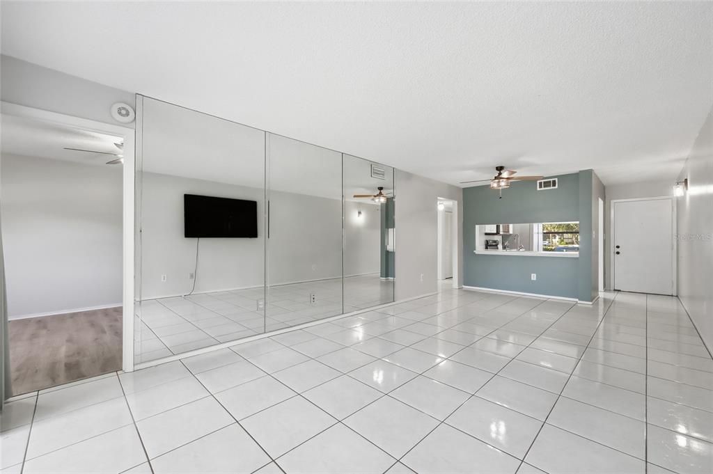 Active With Contract: $1,650 (2 beds, 2 baths, 914 Square Feet)