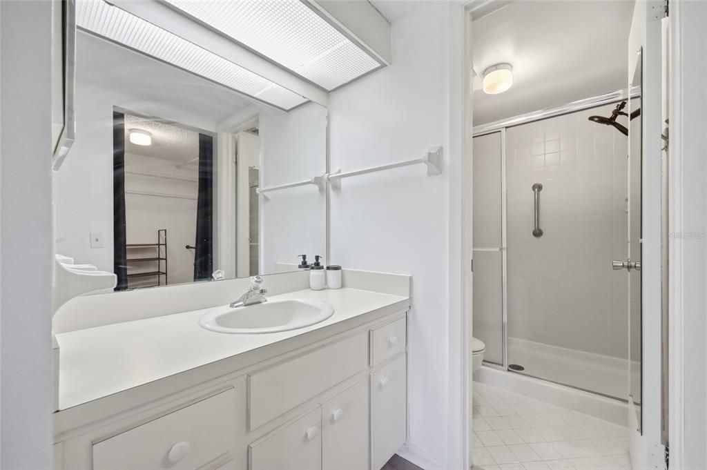 Active With Contract: $1,650 (2 beds, 2 baths, 914 Square Feet)