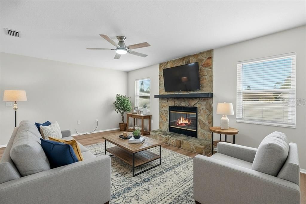 待售: $349,000 (3 贝兹, 2 浴室, 1667 平方英尺)