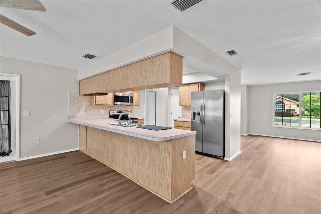 待售: $349,000 (3 贝兹, 2 浴室, 1667 平方英尺)