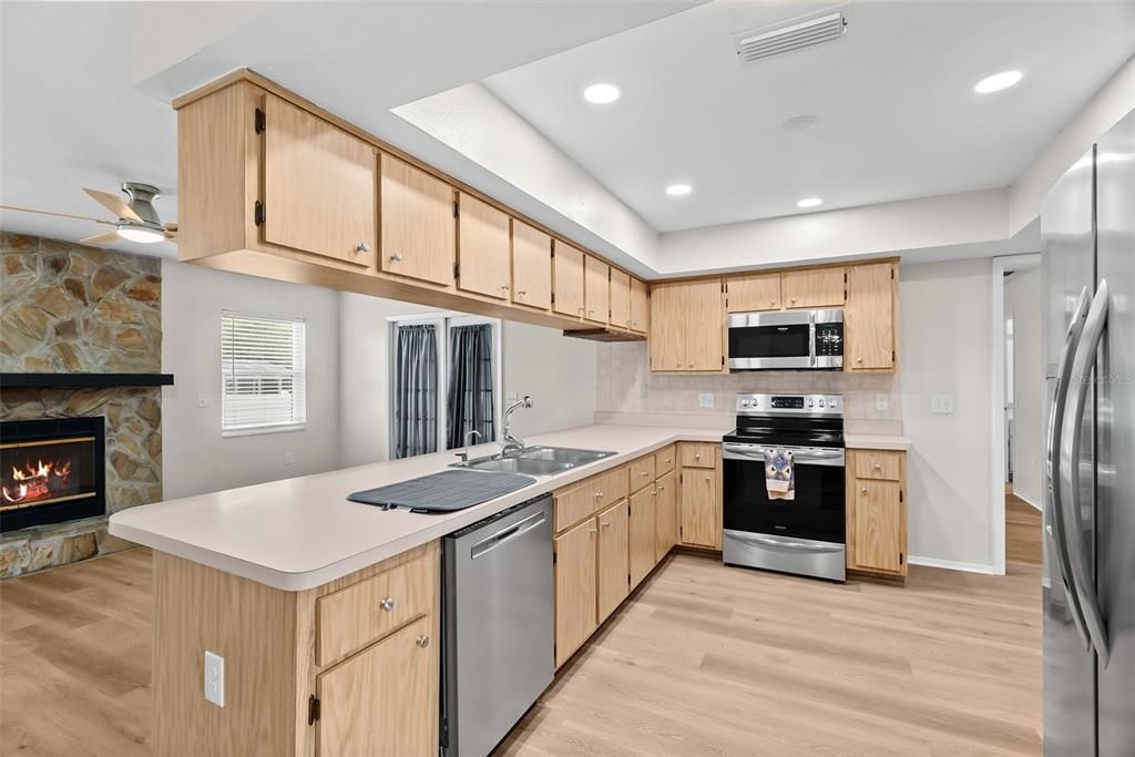 待售: $349,000 (3 贝兹, 2 浴室, 1667 平方英尺)