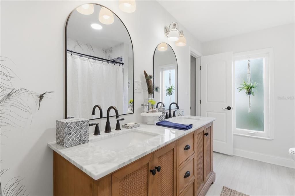 На продажу: $939,900 (3 спален, 2 ванн, 2560 Квадратных фут)