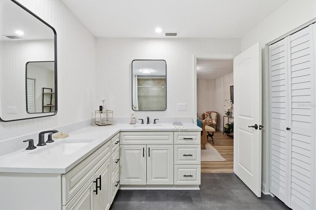 На продажу: $939,900 (3 спален, 2 ванн, 2560 Квадратных фут)