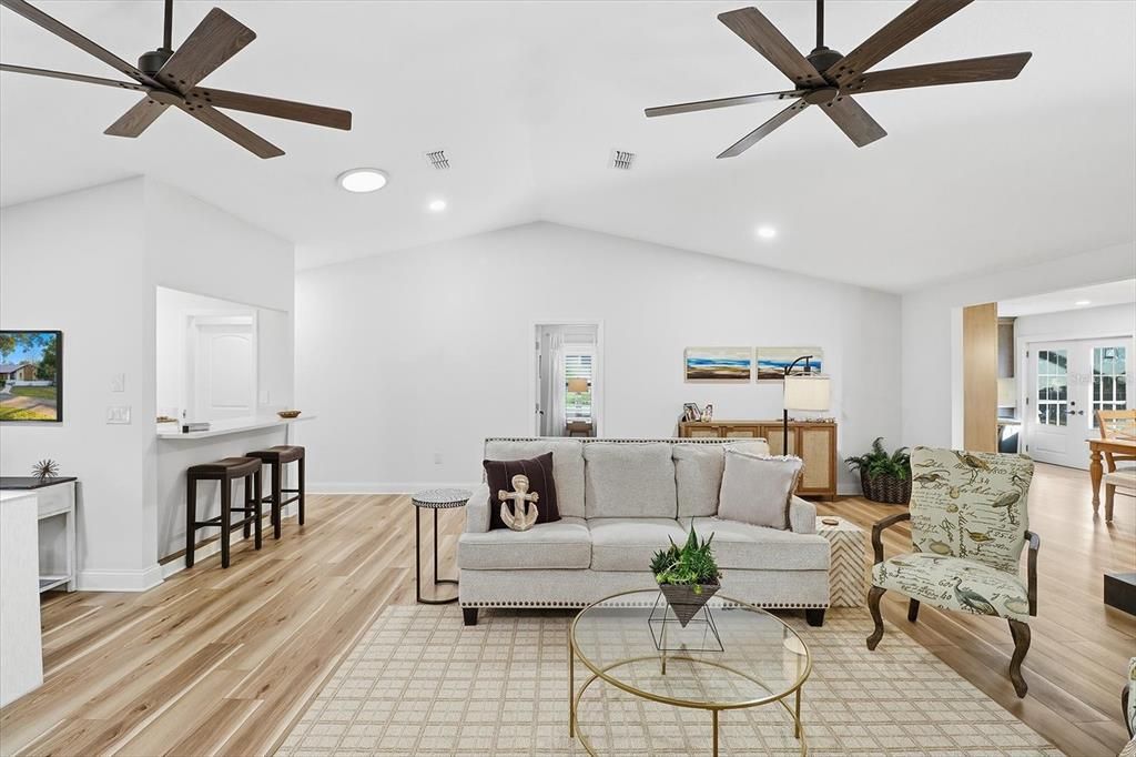 На продажу: $939,900 (3 спален, 2 ванн, 2560 Квадратных фут)