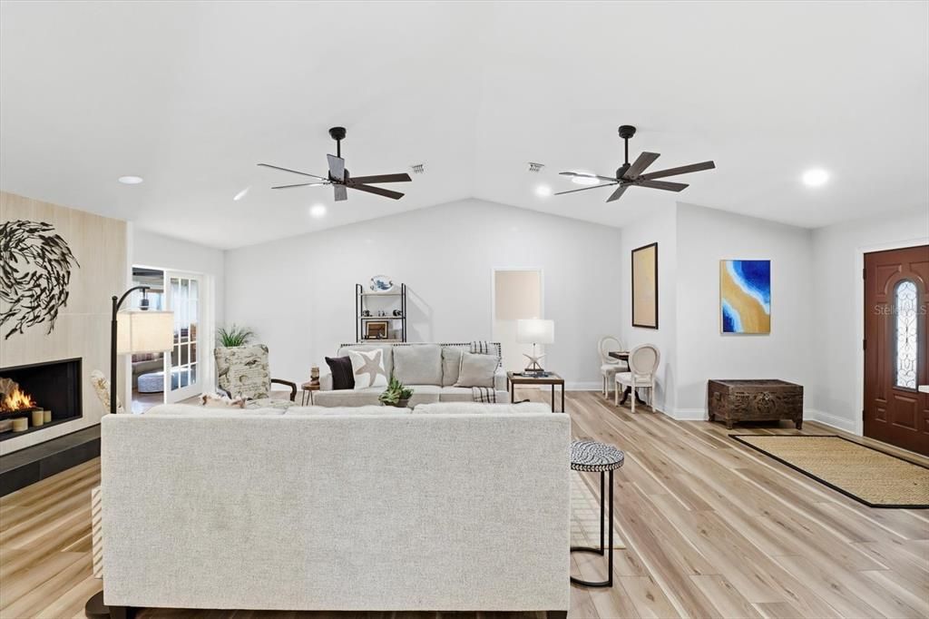 На продажу: $939,900 (3 спален, 2 ванн, 2560 Квадратных фут)