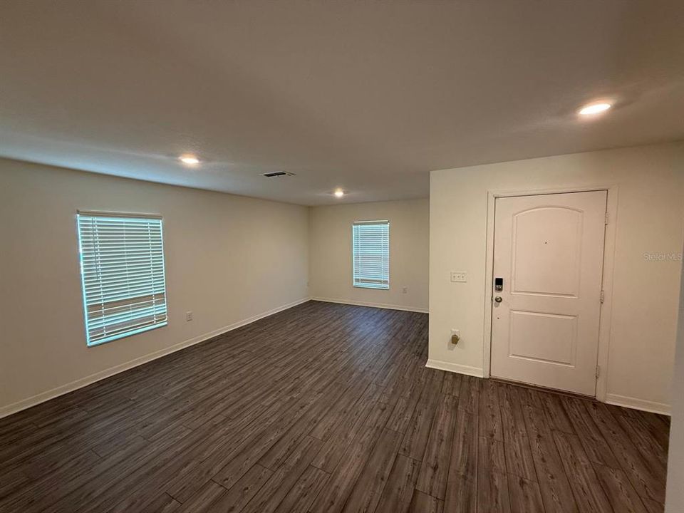 En Venta: $319,500 (4 camas, 2 baños, 1869 Pies cuadrados)