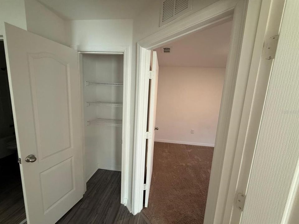 En Venta: $319,500 (4 camas, 2 baños, 1869 Pies cuadrados)