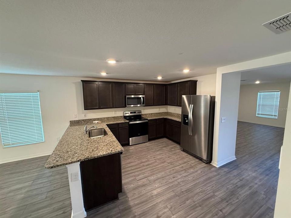 En Venta: $319,500 (4 camas, 2 baños, 1869 Pies cuadrados)