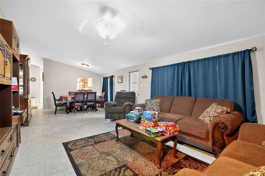 En Venta: $185,000 (3 camas, 2 baños, 1440 Pies cuadrados)