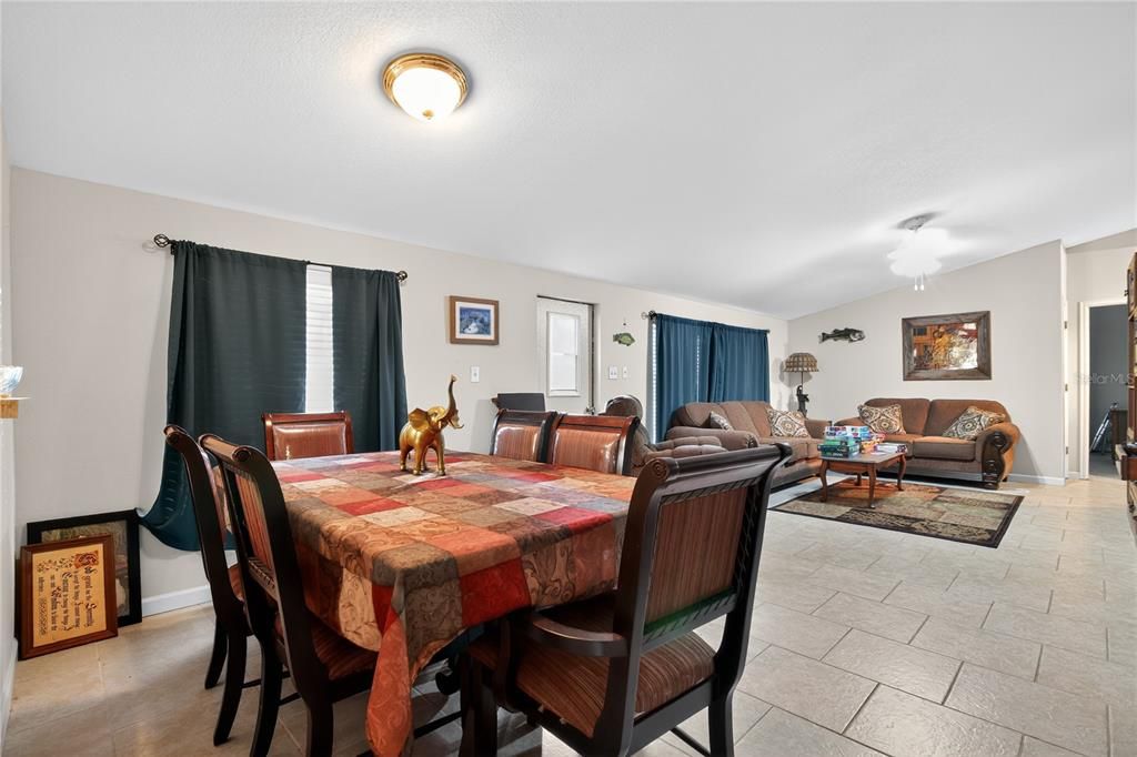 En Venta: $185,000 (3 camas, 2 baños, 1440 Pies cuadrados)