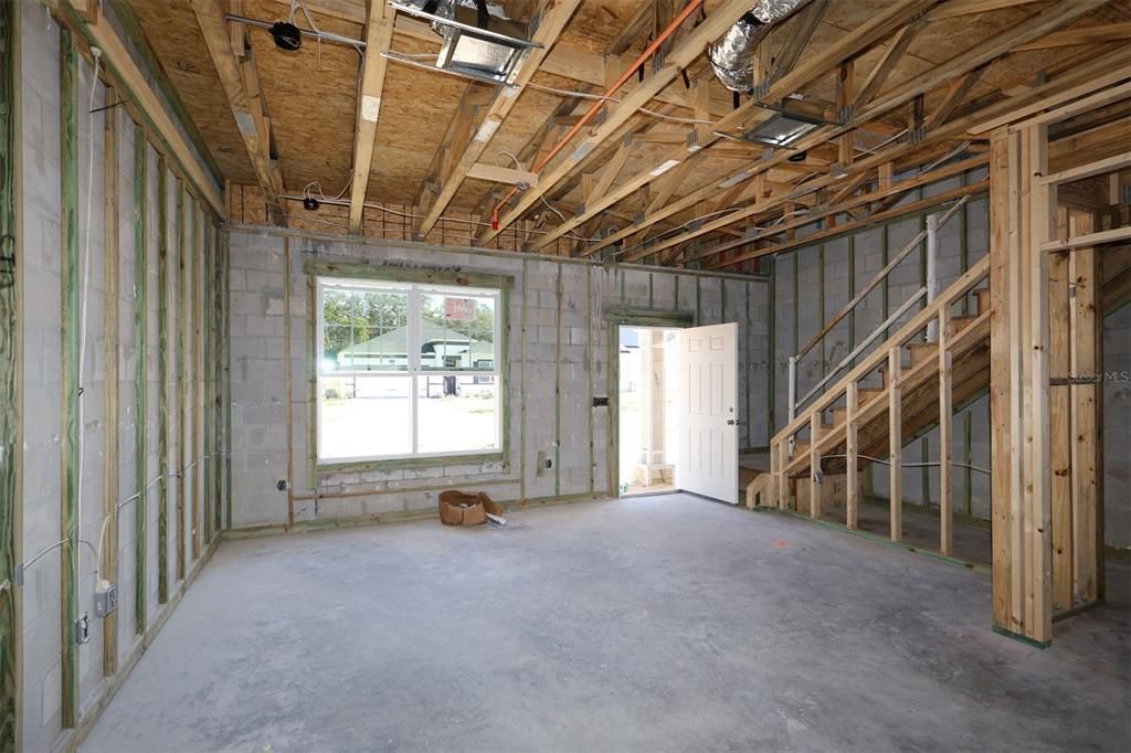 Под контрактом: $369,990 (3 спален, 2 ванн, 1691 Квадратных фут)