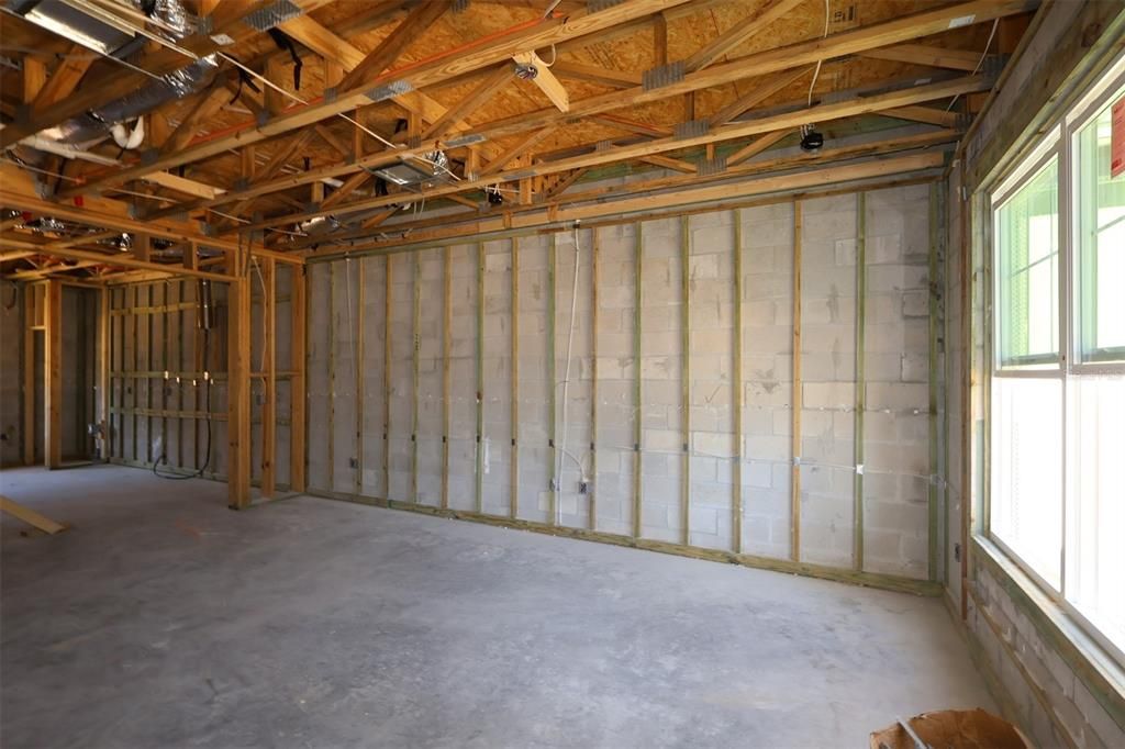 Под контрактом: $369,990 (3 спален, 2 ванн, 1691 Квадратных фут)