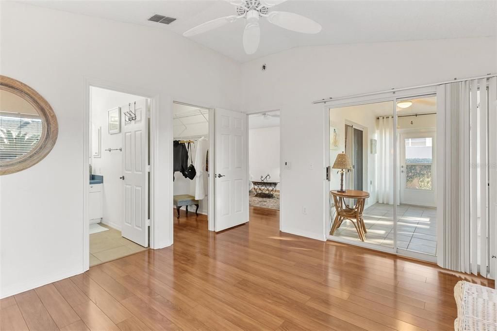 For Sale: $315,000 (2 beds, 2 baths, 1087 Square Feet)