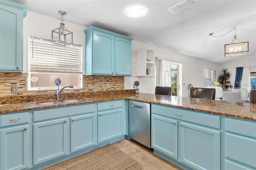 For Sale: $315,000 (2 beds, 2 baths, 1087 Square Feet)