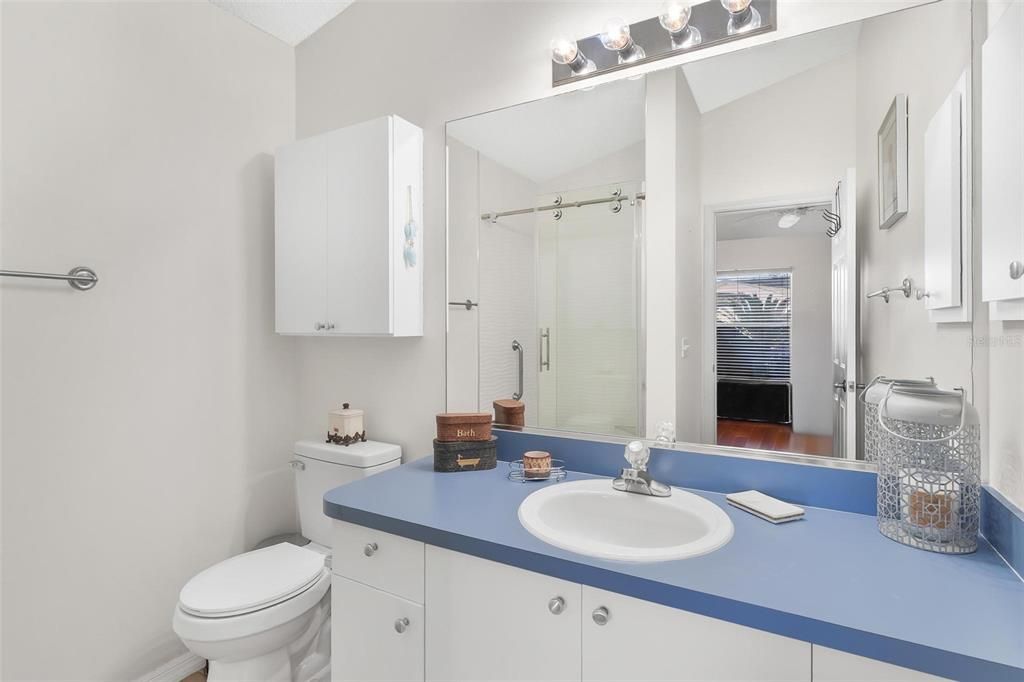 For Sale: $315,000 (2 beds, 2 baths, 1087 Square Feet)