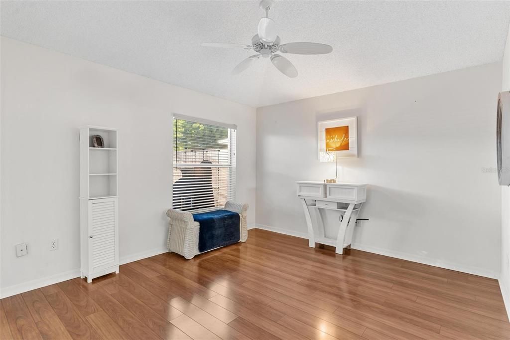 For Sale: $315,000 (2 beds, 2 baths, 1087 Square Feet)